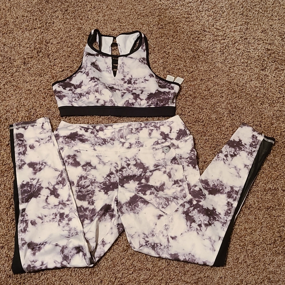 Hollister sports bra and yoga pants